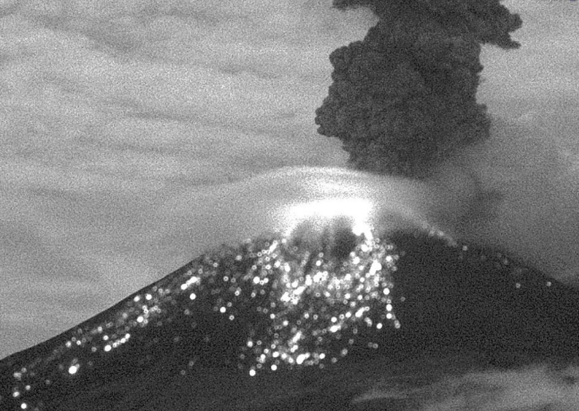 volcan popocatepetl emite exhalacion metros altura