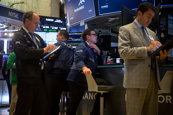Wall Street cae por evitar activos de riesgo