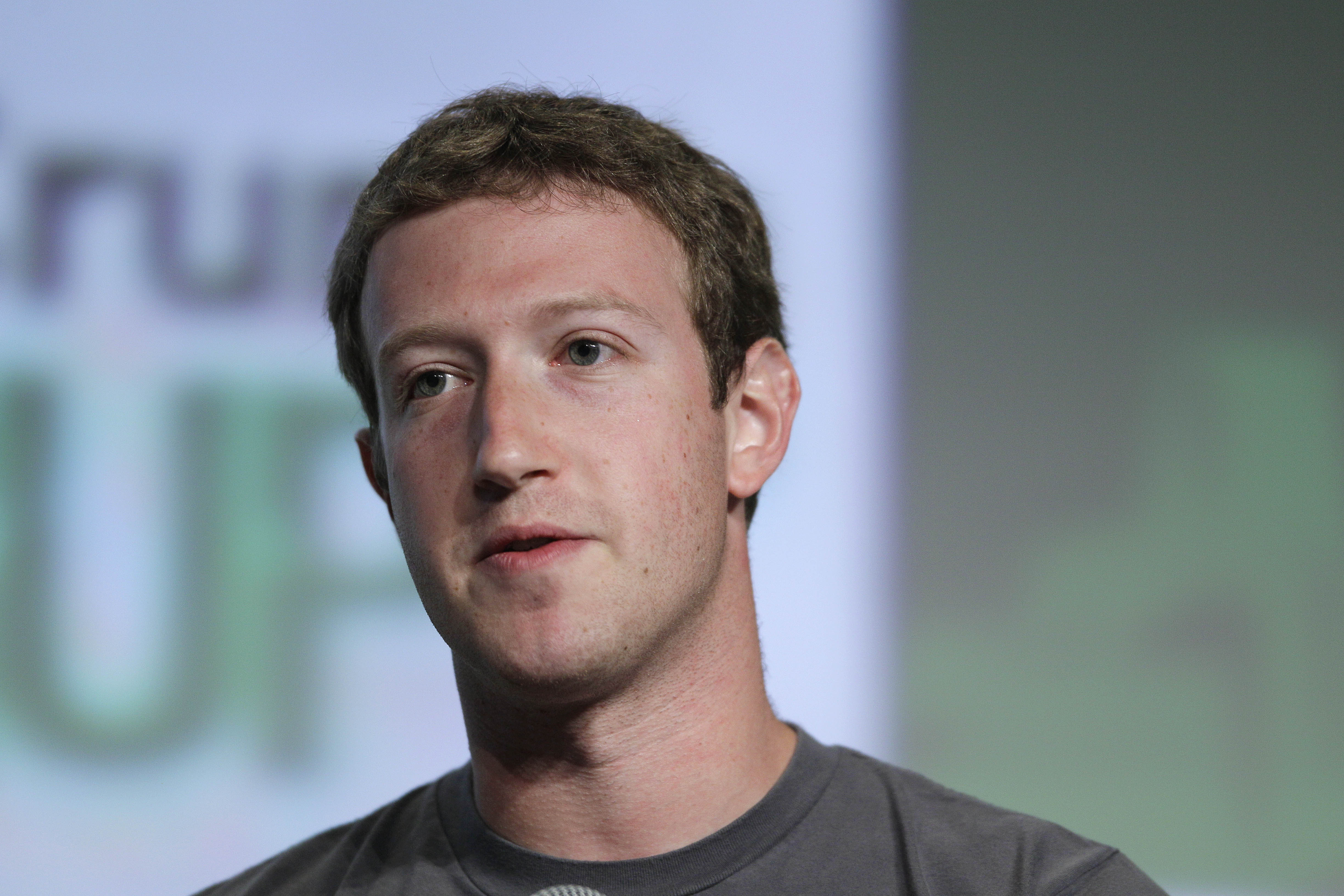 Mark Zuckerberg defiende Facebook ataques Trump