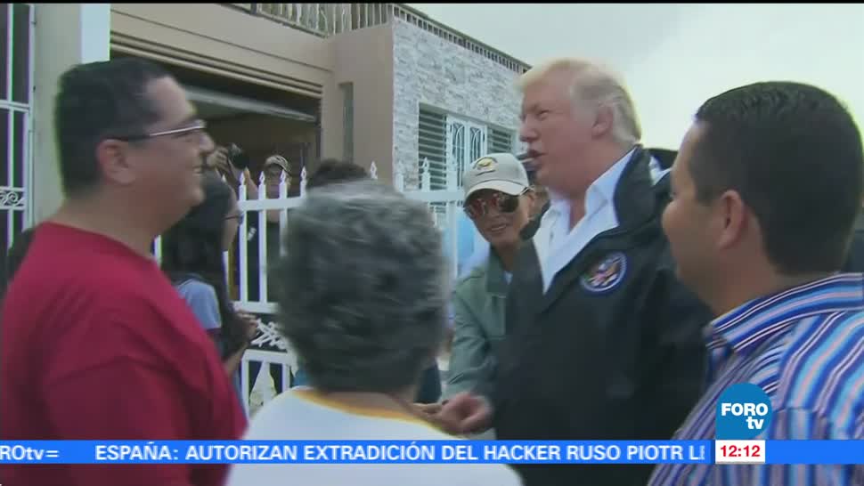 Trump recorre zonas devastadas por el huracán 'María' en Puerto Rico