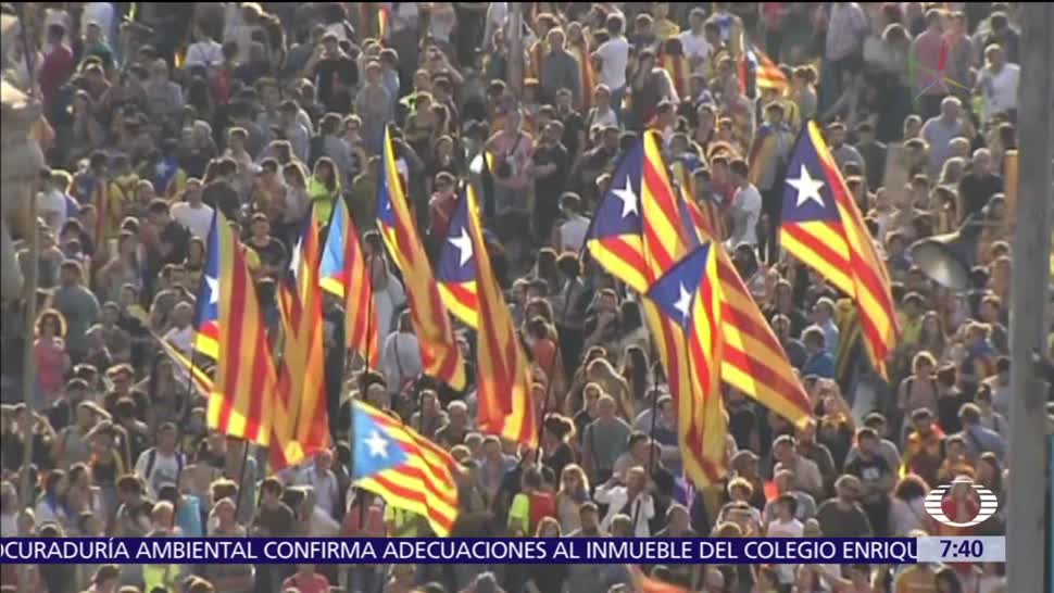 Mariano Rajoy exige a Carles Puigdemont detenga proceso de independencia