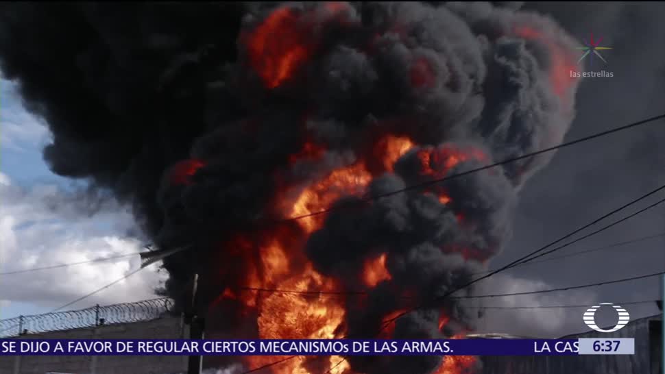 Incendio por toma clandestina de combustible afecta 14 casas en el Edomex