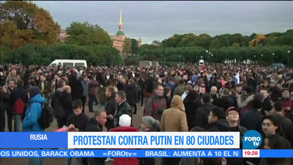 Cientos de personas protestan en 80 ciudades de Rusia contra Putin
