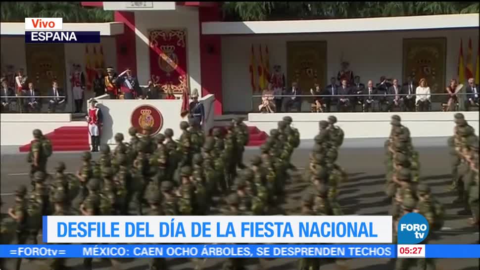 Desfile por la fiesta nacional en Madrid, España