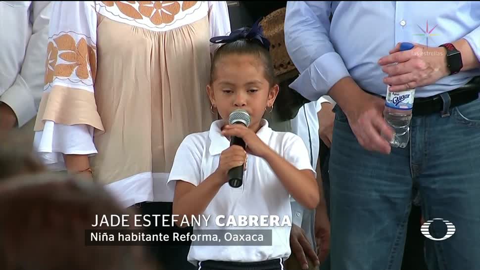 Niña pide ayuda para reconstruir su escuela en Oaxaca