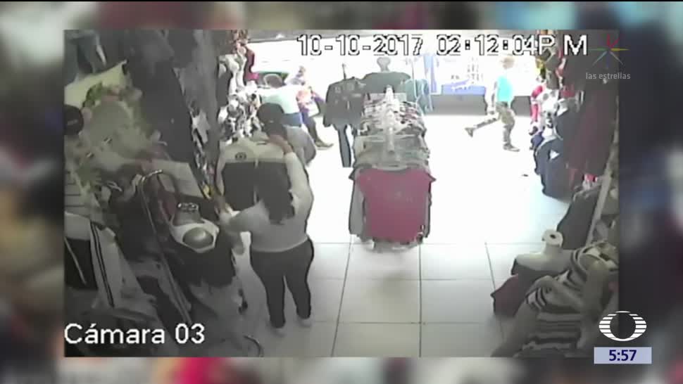 Mujeres roban en grupo tienda de ropa en Silao, Guanajuato