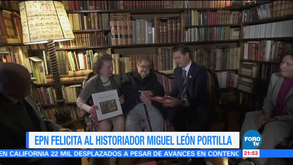 EPN felicita al historiador Miguel León Portilla