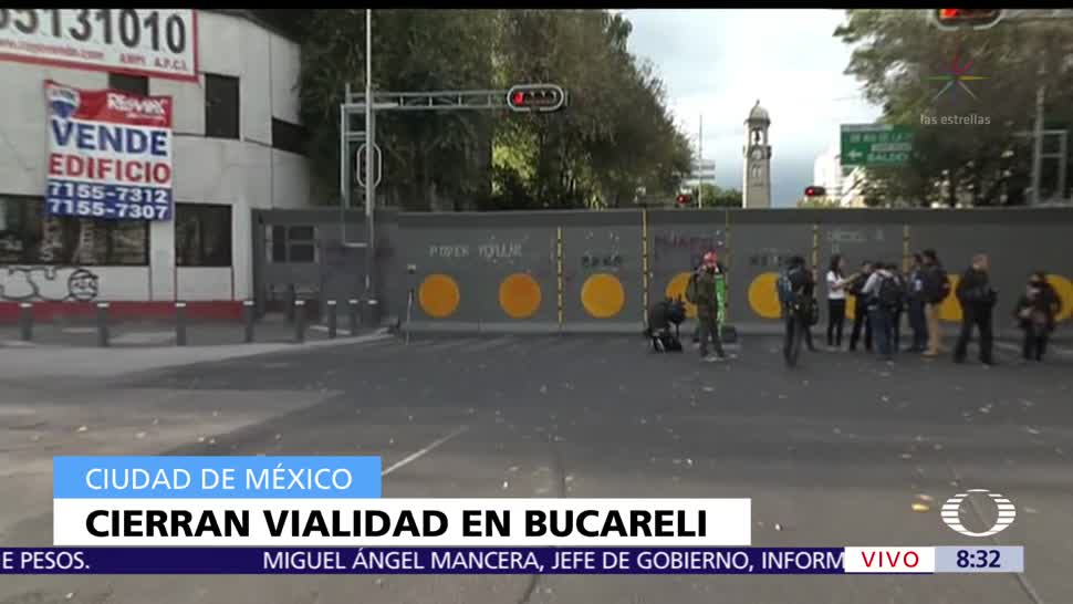 Por manifestantes, cierran vialidad en Bucareli, CDMX