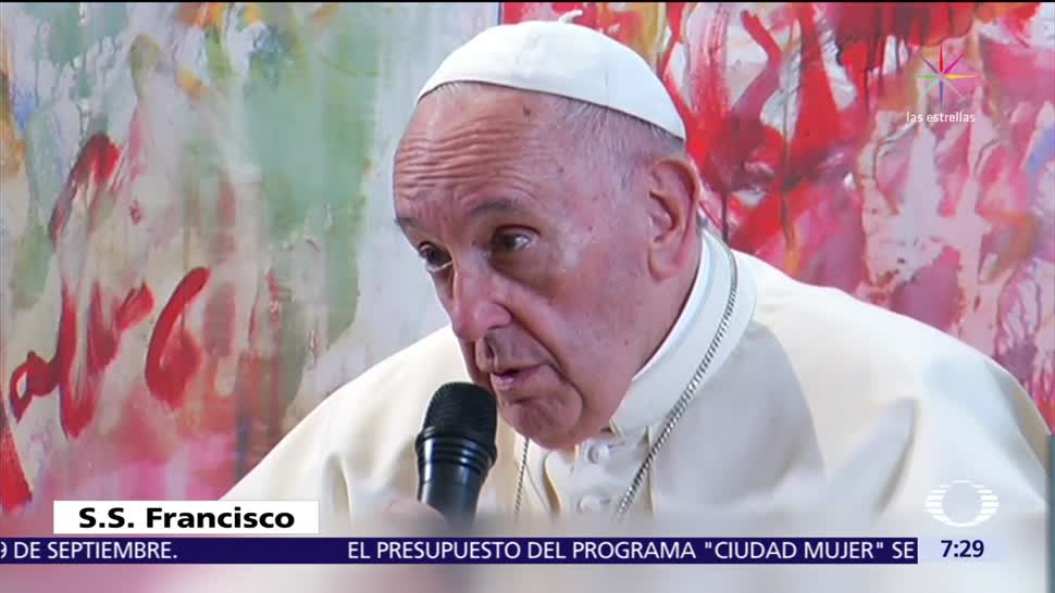 El papa Francisco conversa con niños de Jojutla, Morelos, afectados tras sismo