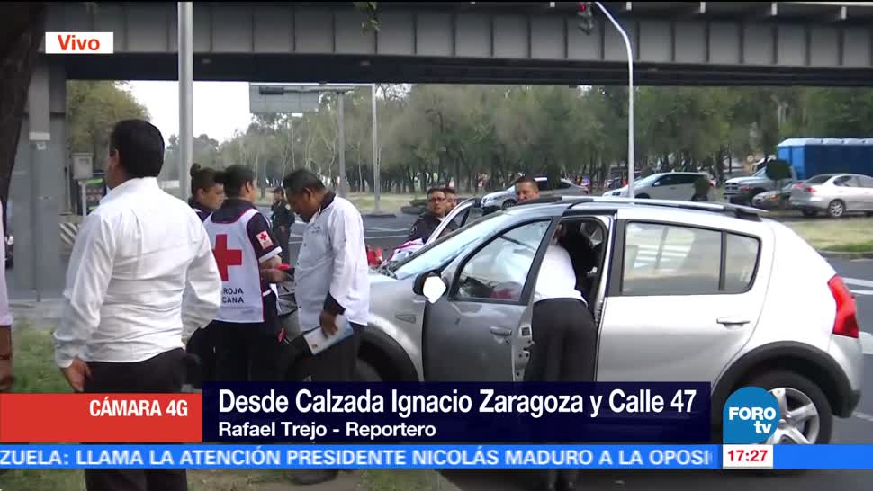 Combi impacta a camioneta que se pasó el alto en Zaragoza