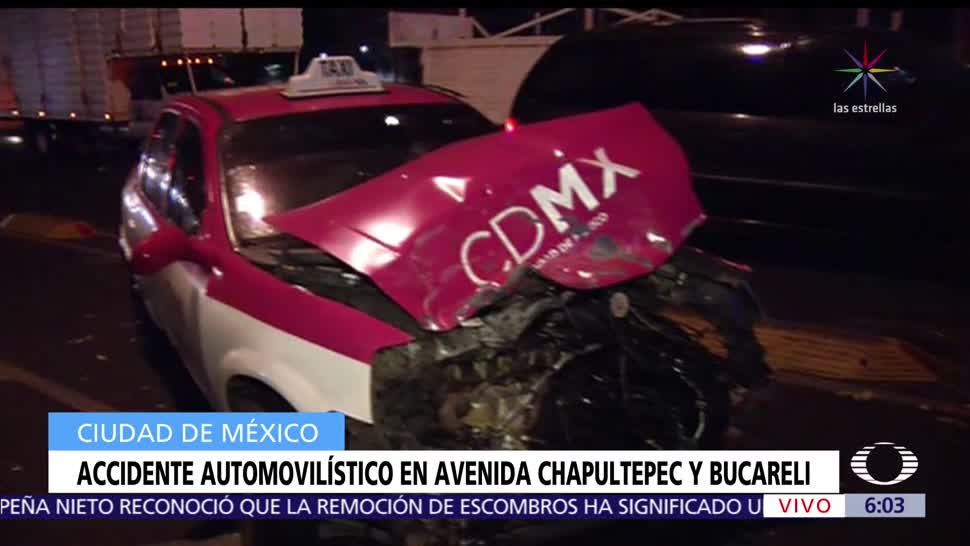 Choca camioneta contra taxi en Chapultepec y Cuauhtémoc