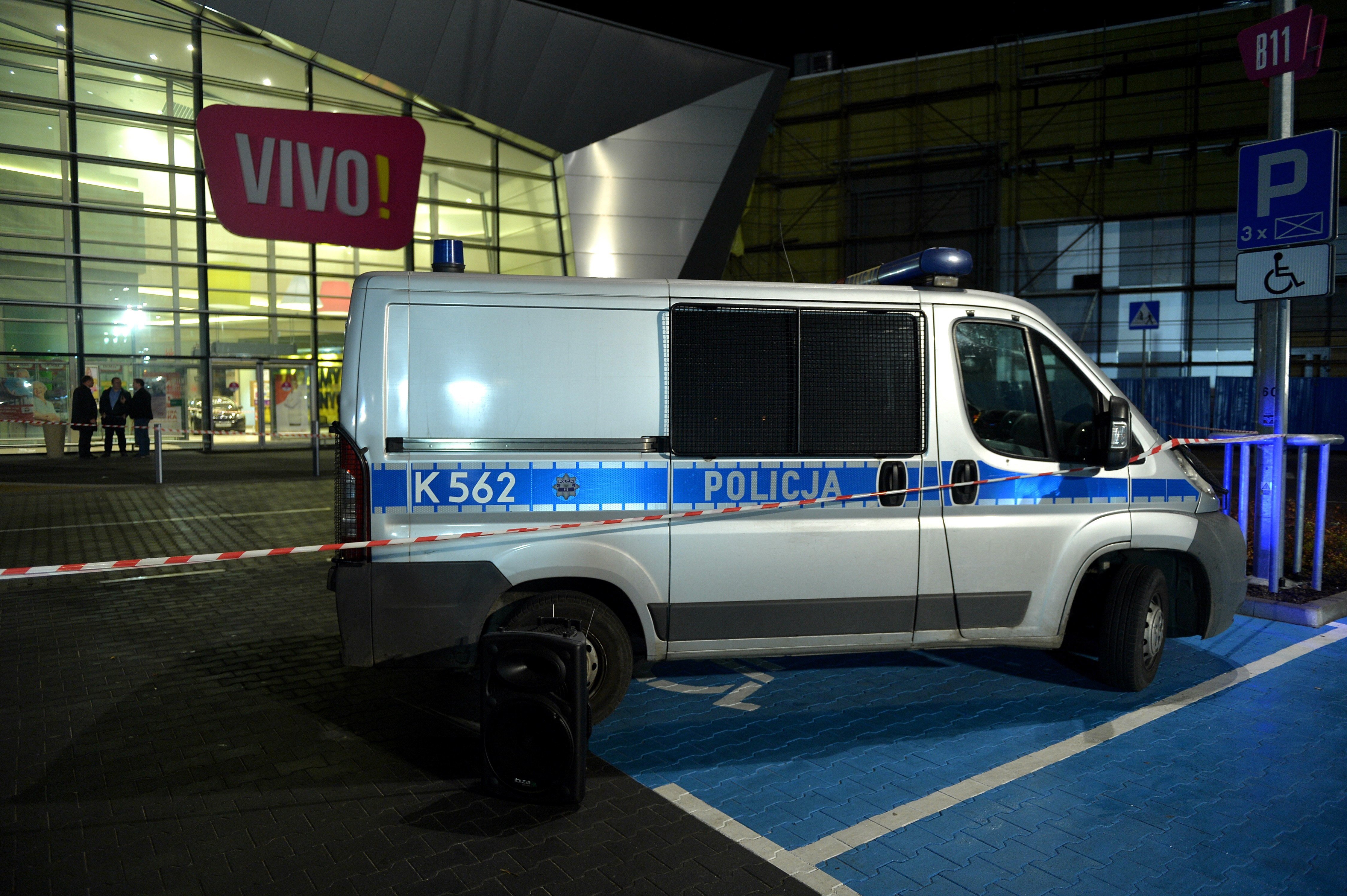 Atacante que mató a mujer en centro comercial polaco tenía problemas mentales