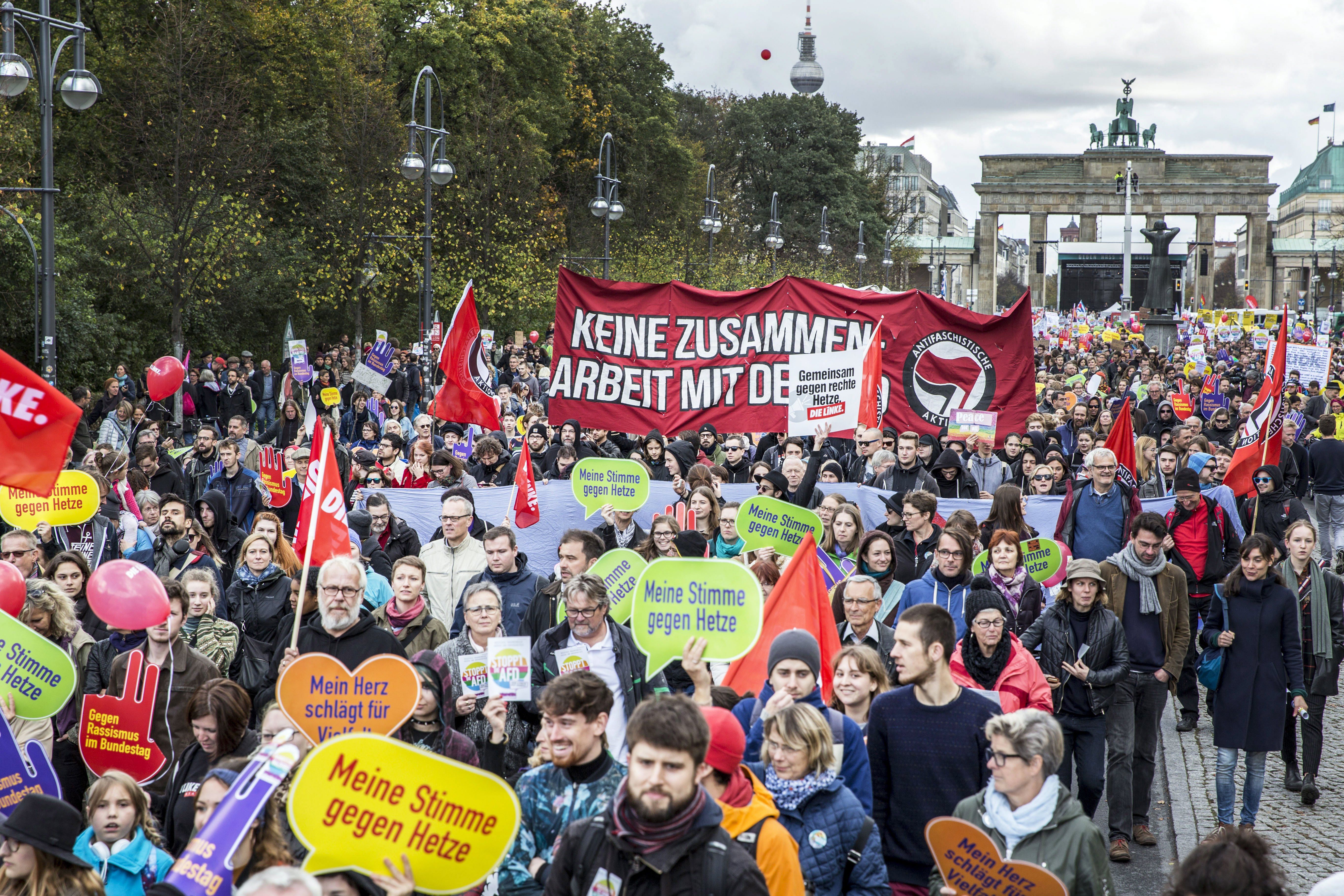 Miles marchan en Berlín contra el odio y el racismo