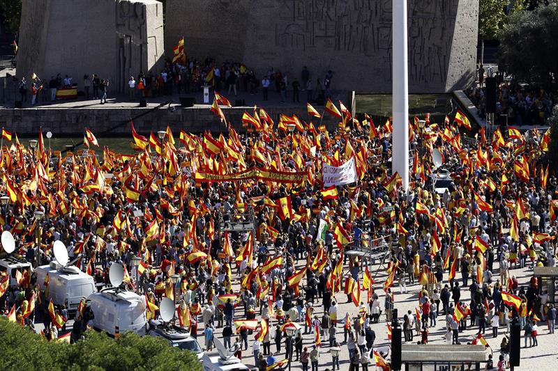 Cientos de personas marchan en Madrid contra independencia catalana