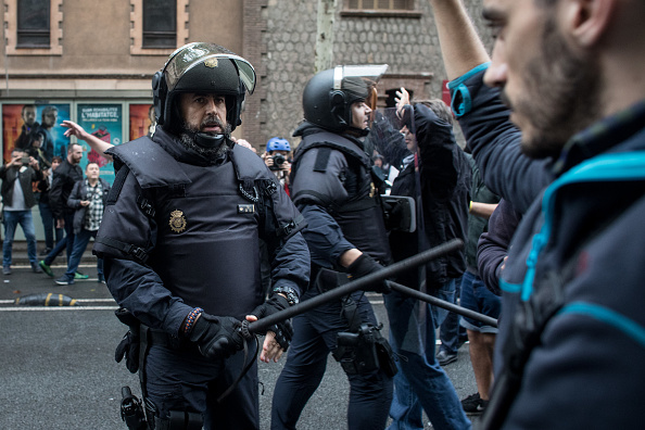 Enfrentamientos con la policía en Cataluña dejan 844 heridos