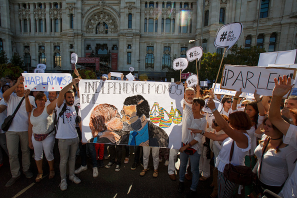 Miles de personas piden unidad y diálogo para solucionar conflicto Catalán