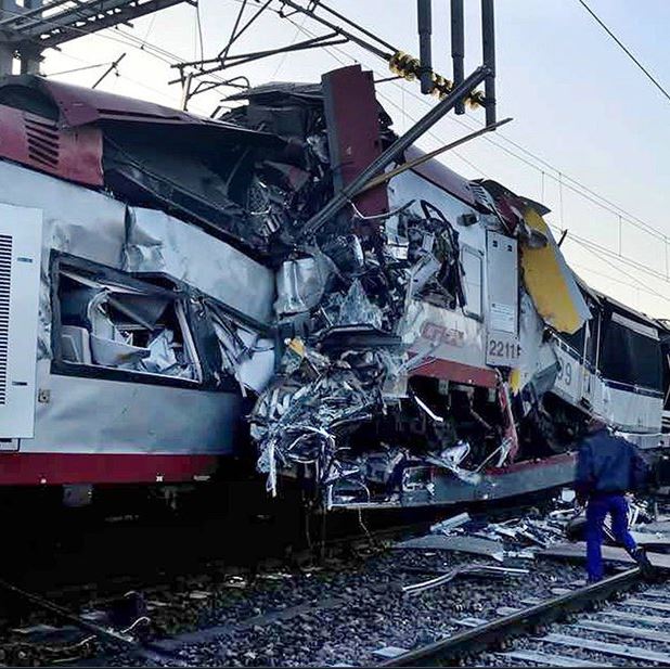 tren arrolla camion pasajeros muertos rusia
