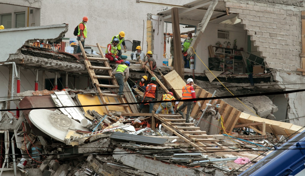 Buscan a 8 personas bajo los escombros de Álvaro Obregón