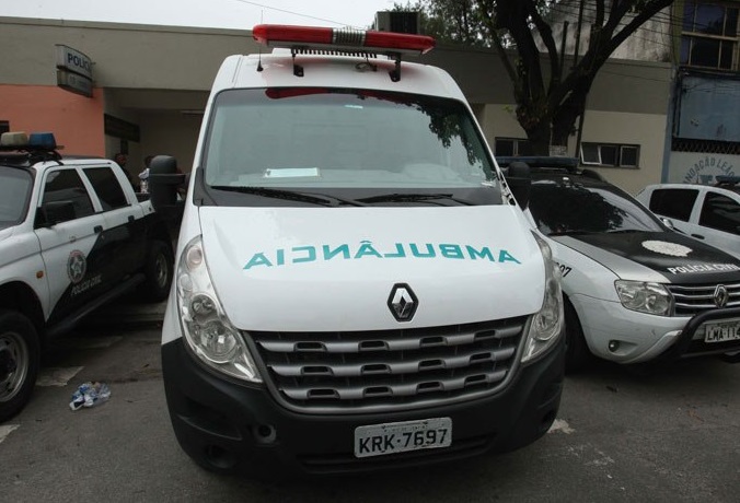 Comando roba ambulancia y secuestra a médico para atender a narcotraficante