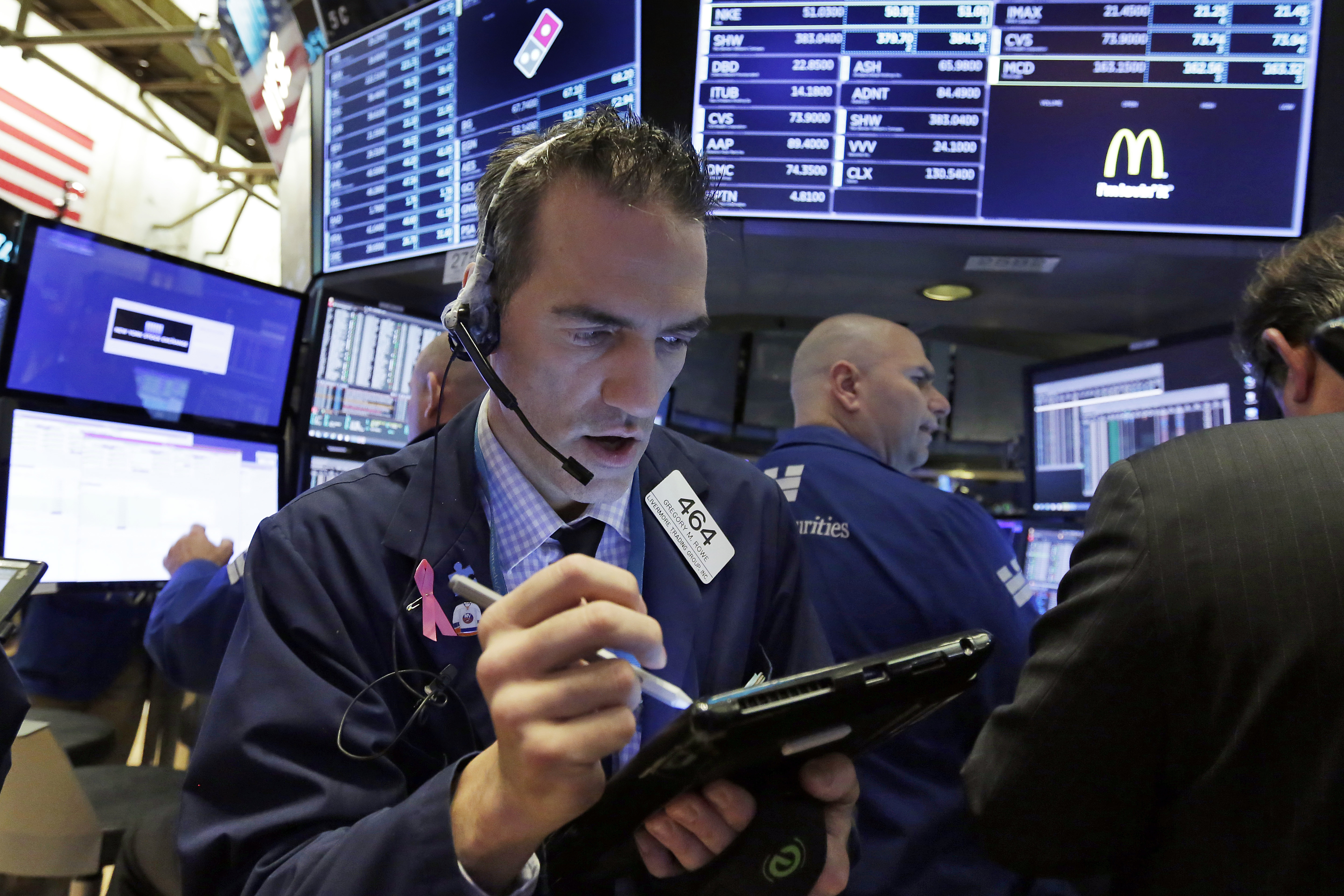Wall Street cierra con nuevas alzas y Nasdaq logra otro récord