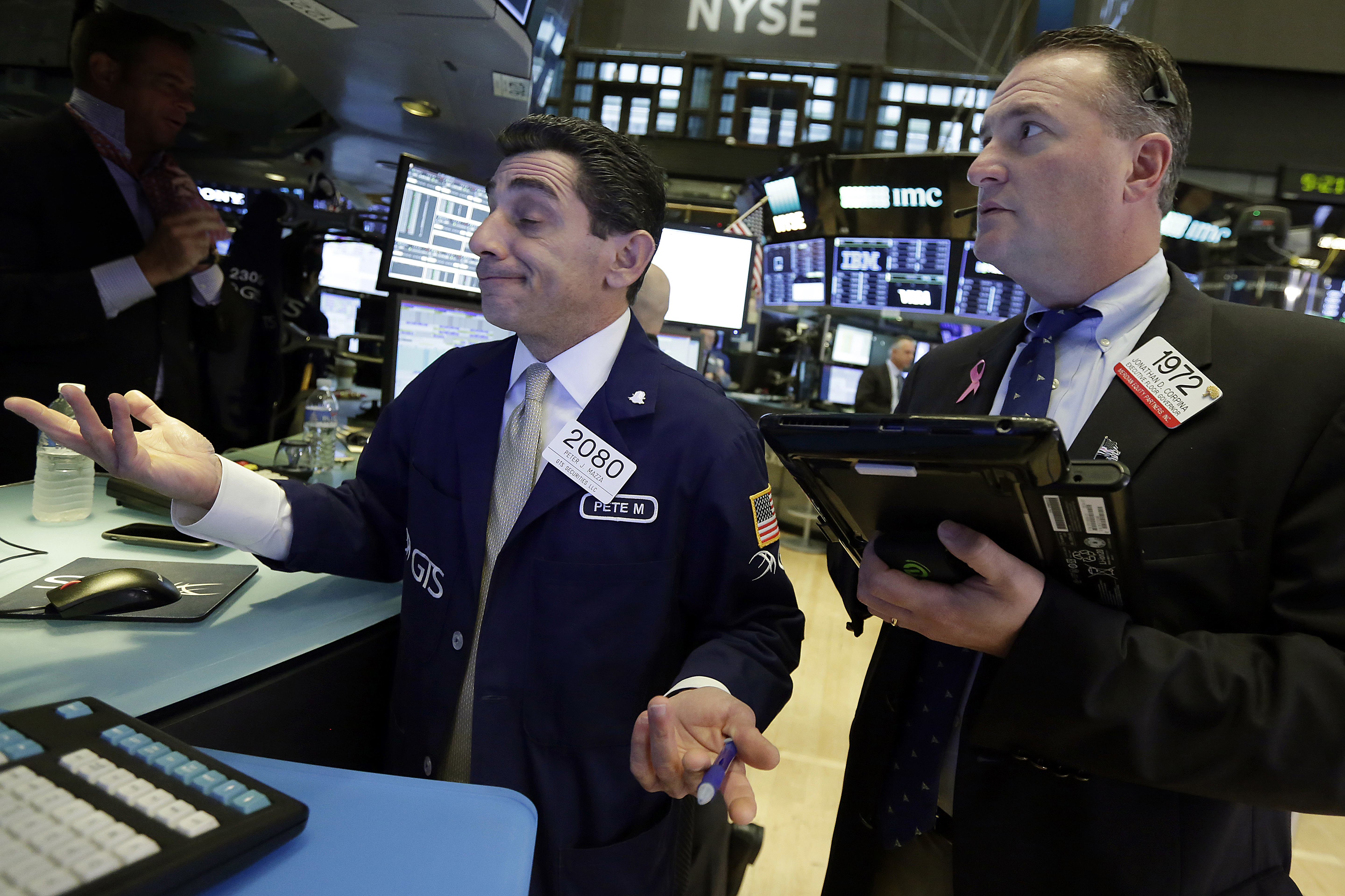 Wall Street cierra con pérdidas y detiene su carrera de récords