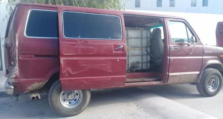 Aseguran vehículo que transportaba combustible en calles de Puebla