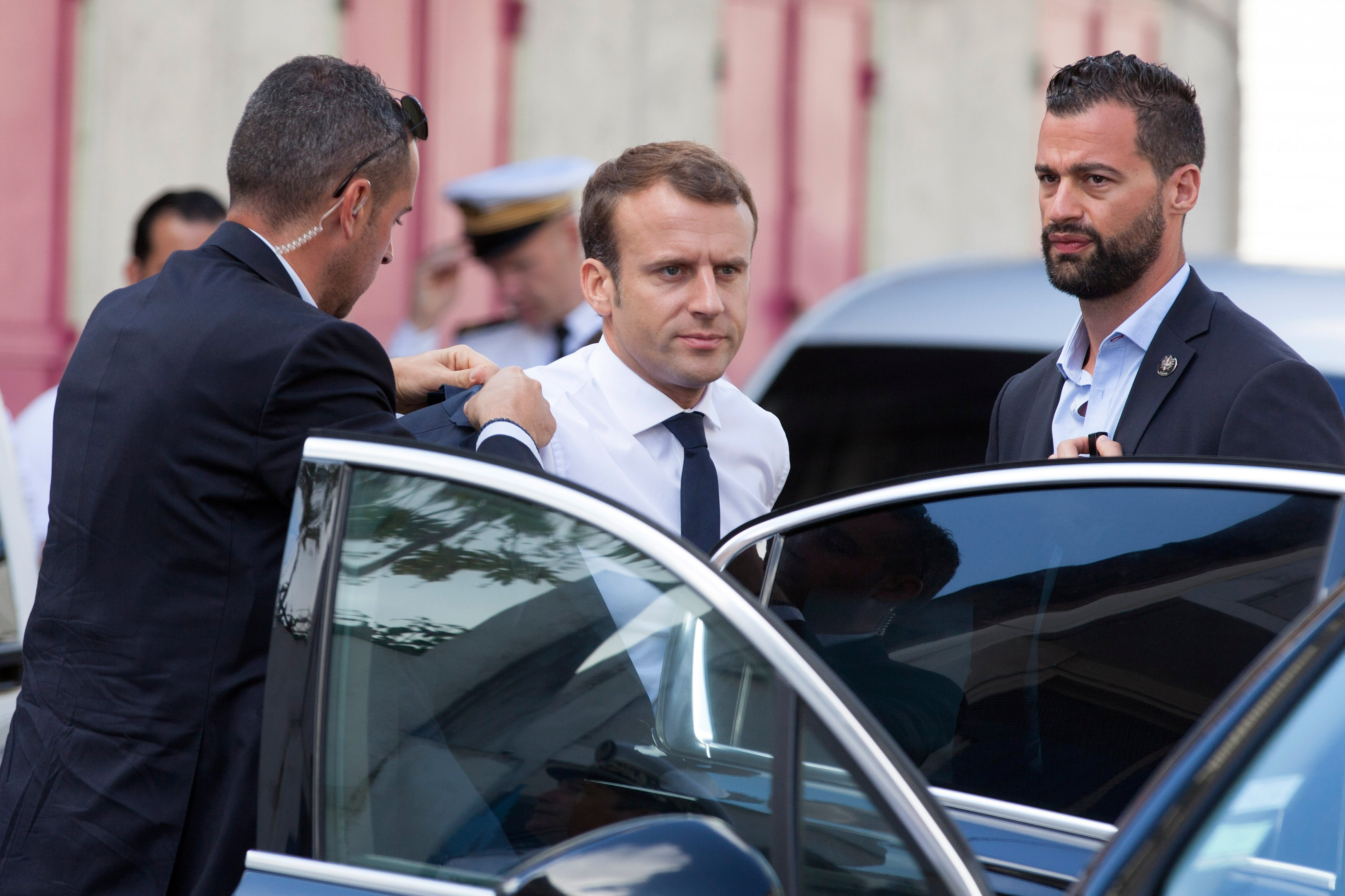 Emmanuel Macron firma polémica ley antiterrorista