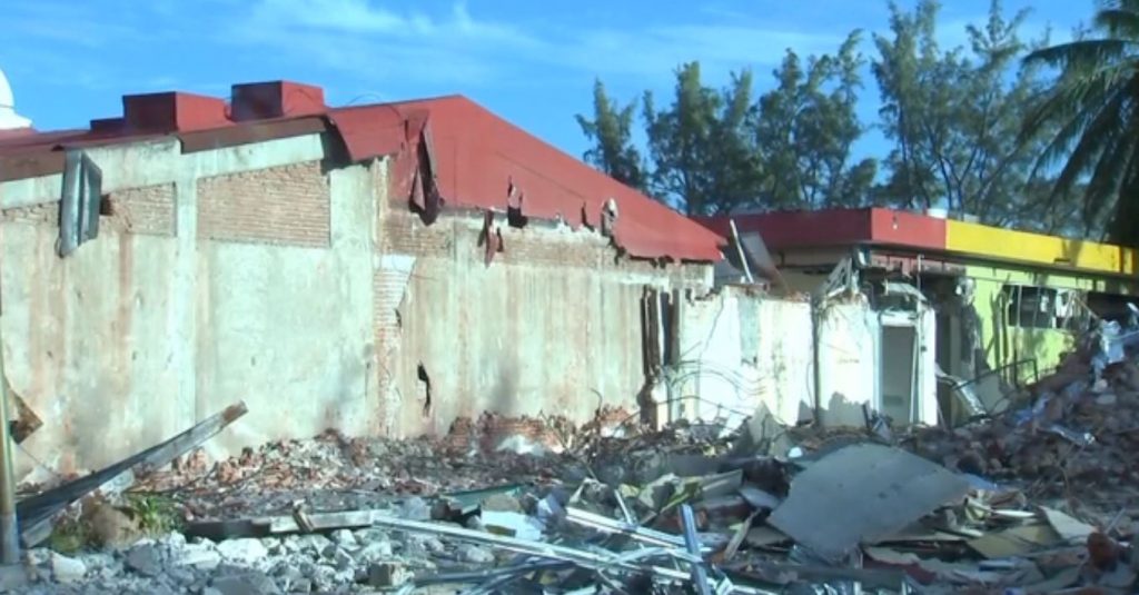 Avanza demolición de Hospital General de Juchitán, Oaxaca