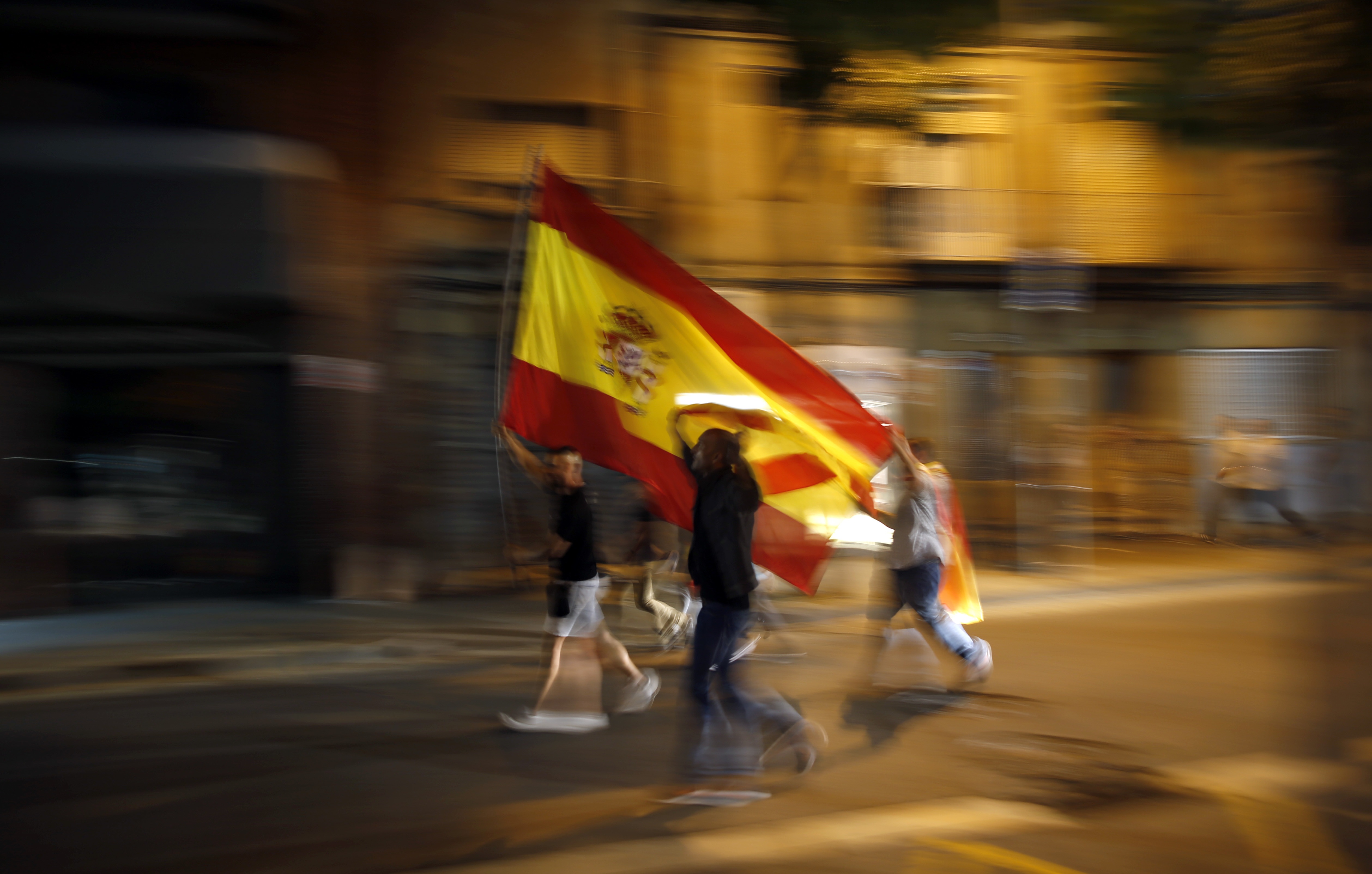 Bancos y empresas dejan Cataluña por la crisis en la región