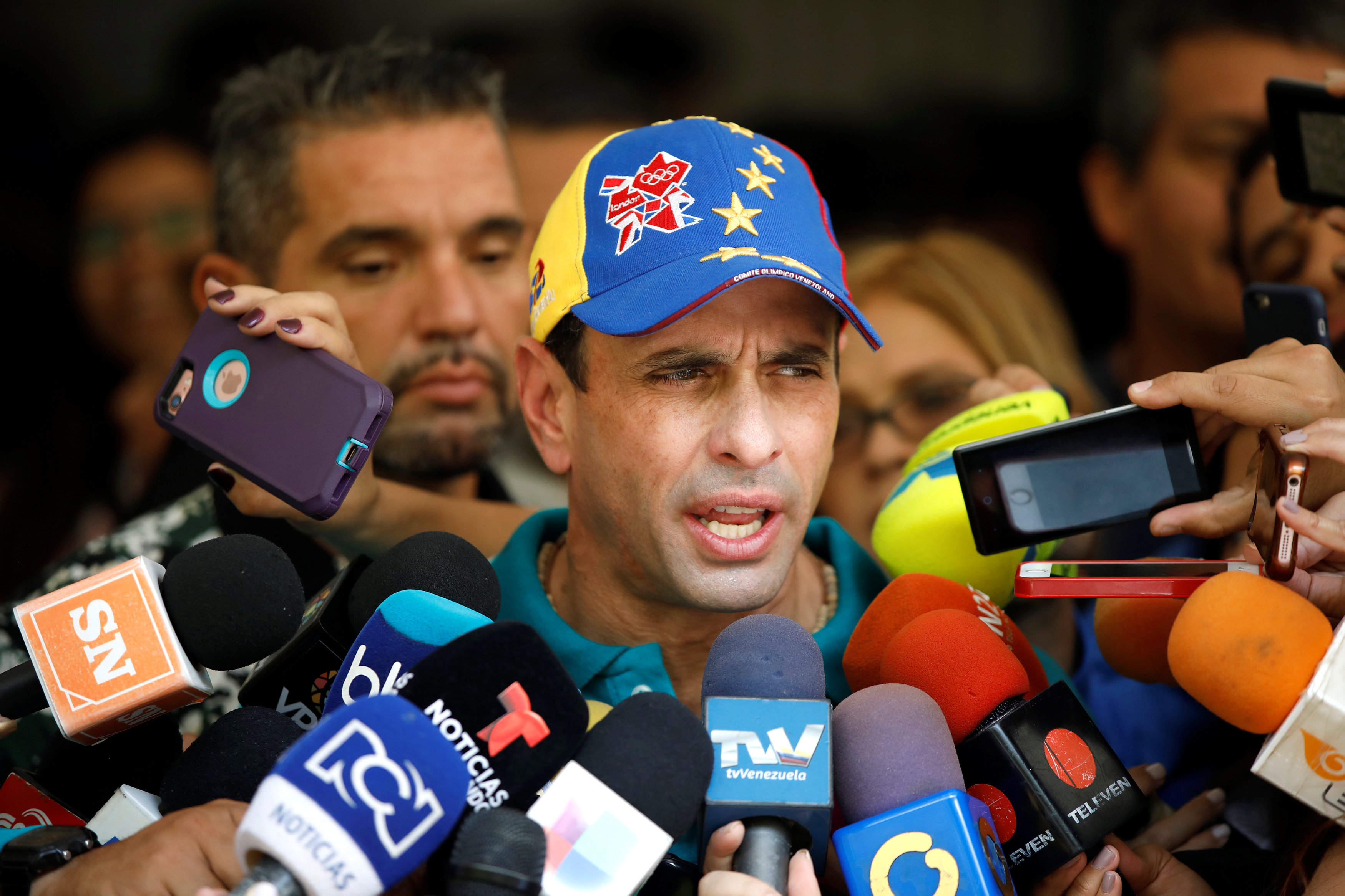 Capriles anuncia su retiro alianza opositora venezolana MUD
