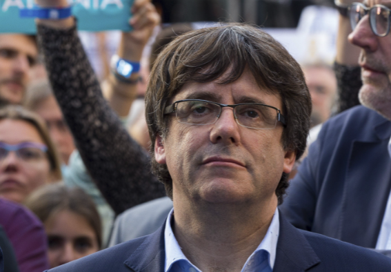 Carles Puigdemont, presidente de Cataluña, durante una protesta