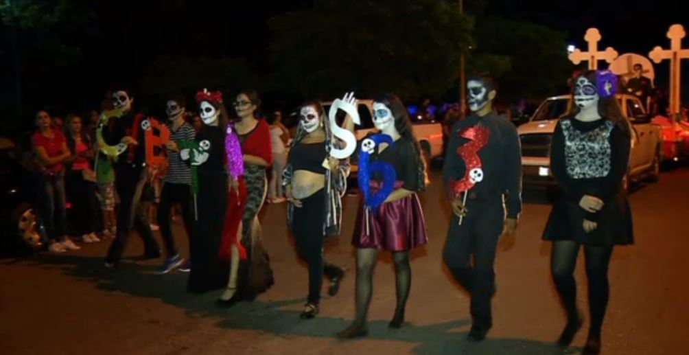 Sonora realiza desfile de catrinas para preservar tradiciones
