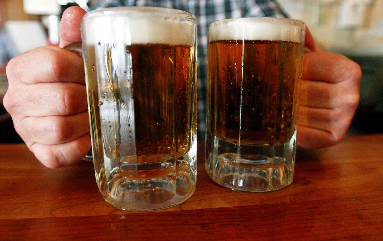 El consumo de alcohol nos ayuda a hablar mejor un idioma extranjero, revela estudio