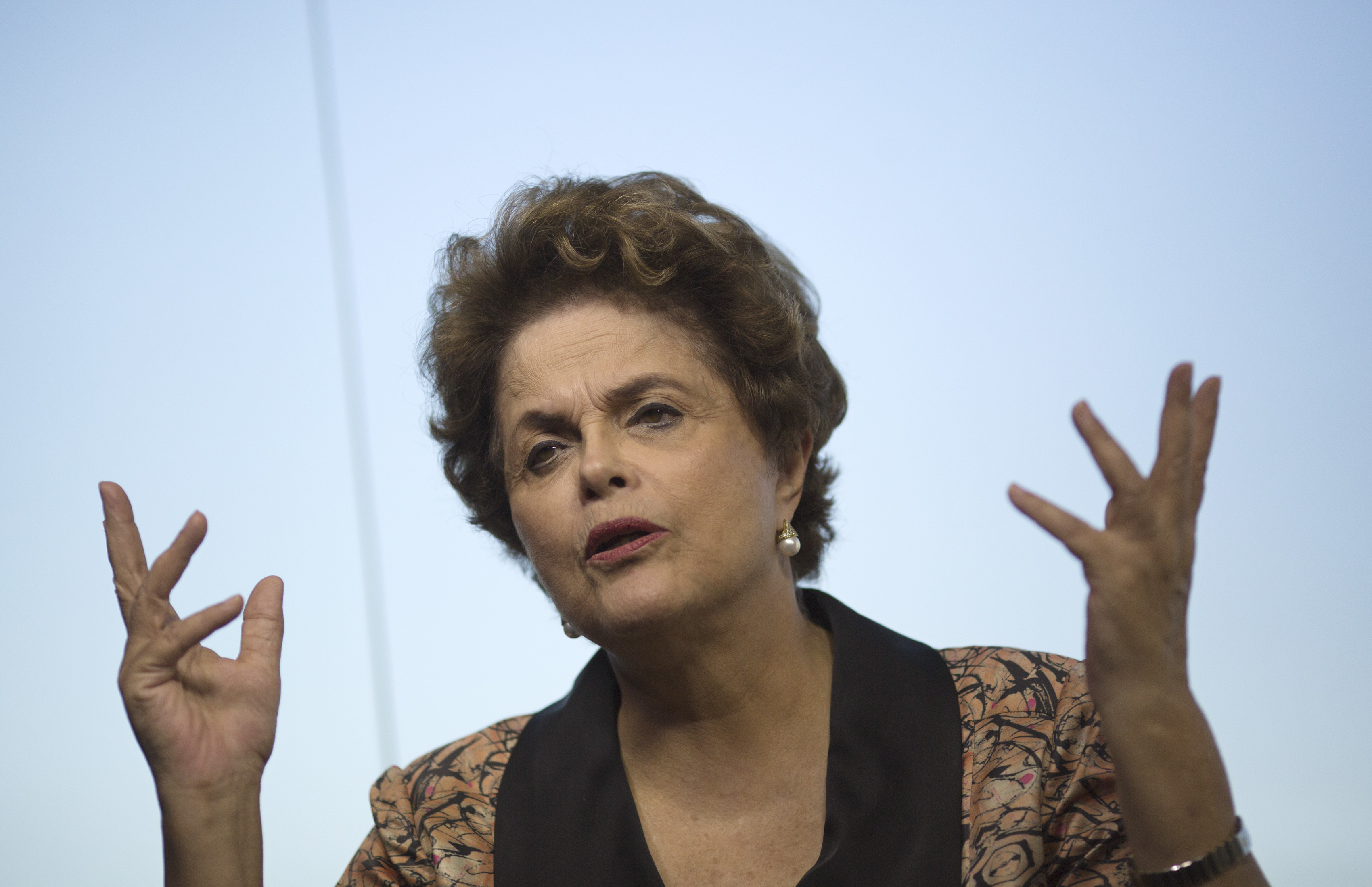 Tribunal brasileño ordena congelar activos expresidenta Dilma Rousseff