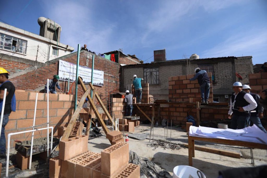 Construcción en Álvaro Obregón viviendas progresivas con bloques livianos y cemento