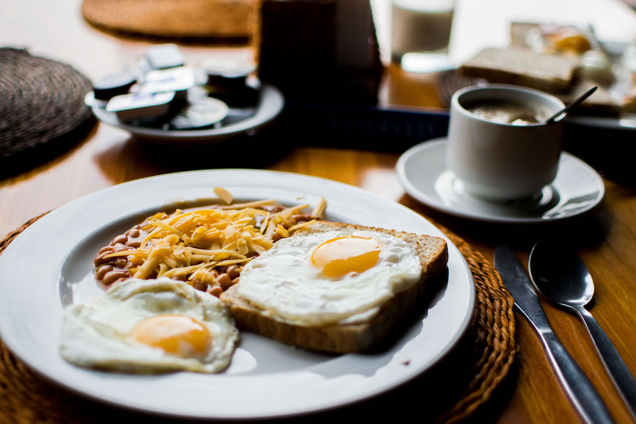 Saltarse el desayuno aumenta el riesgo de sufrir un infarto, revela estudio