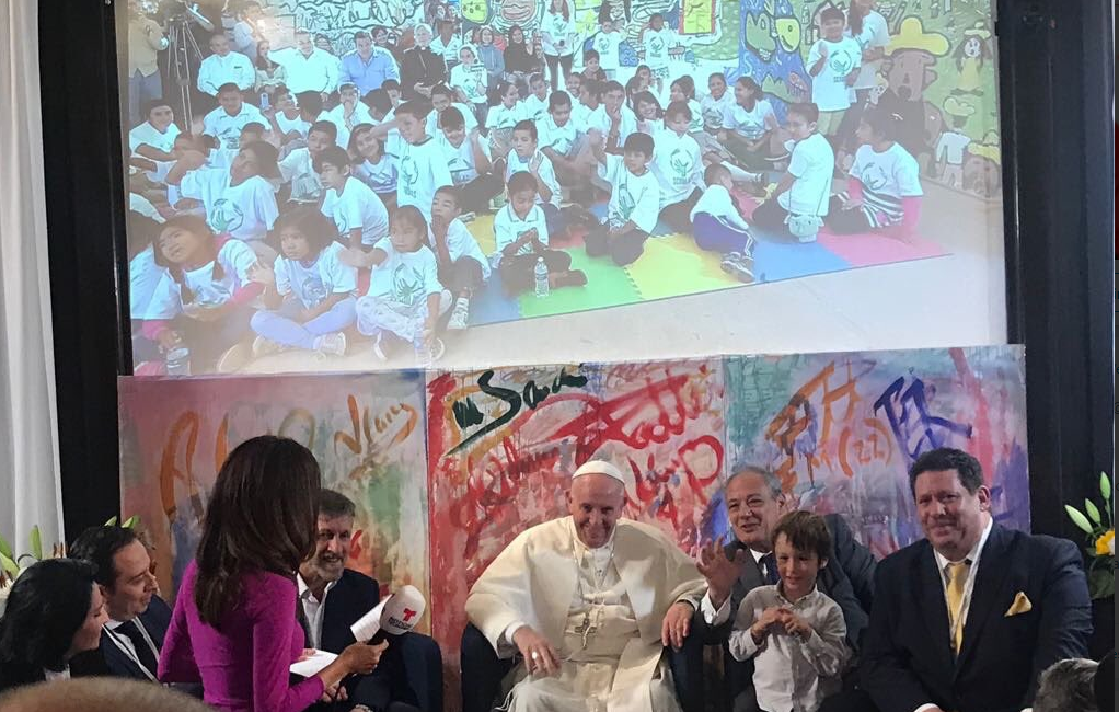 El papa conversó a través de videoconferencia con ninos mexicanos
