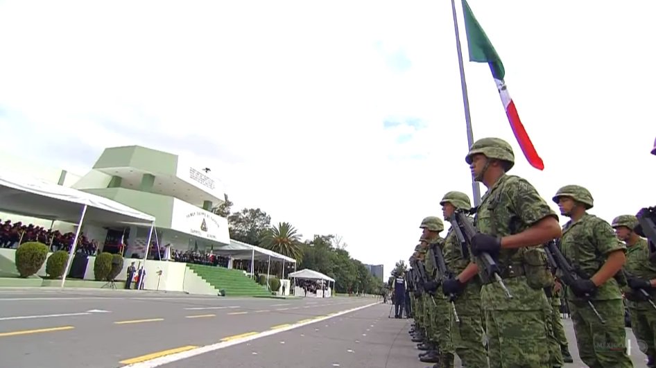 EPN reconoce a las Fuerzas Armadas