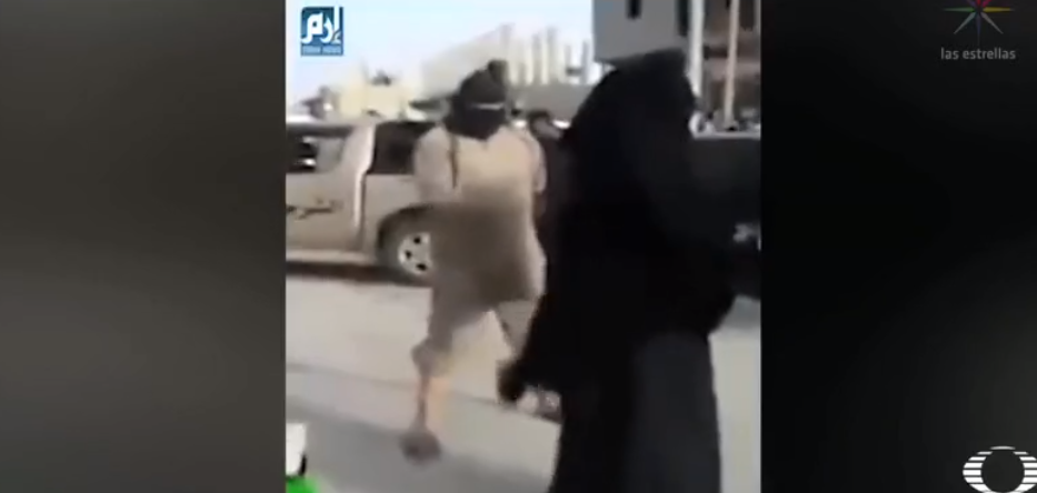 Estado Islámico castiga a mujeres con latigazos en plaza pública 