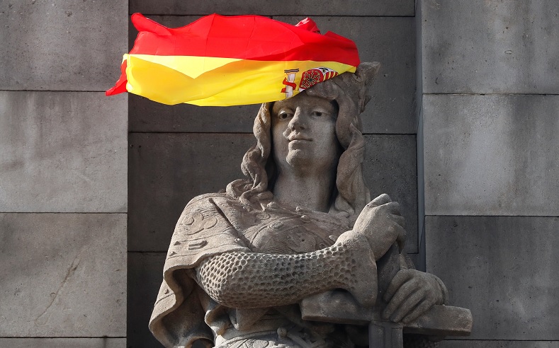 España llama a secesionistas catalanes a obedecer a Madrid