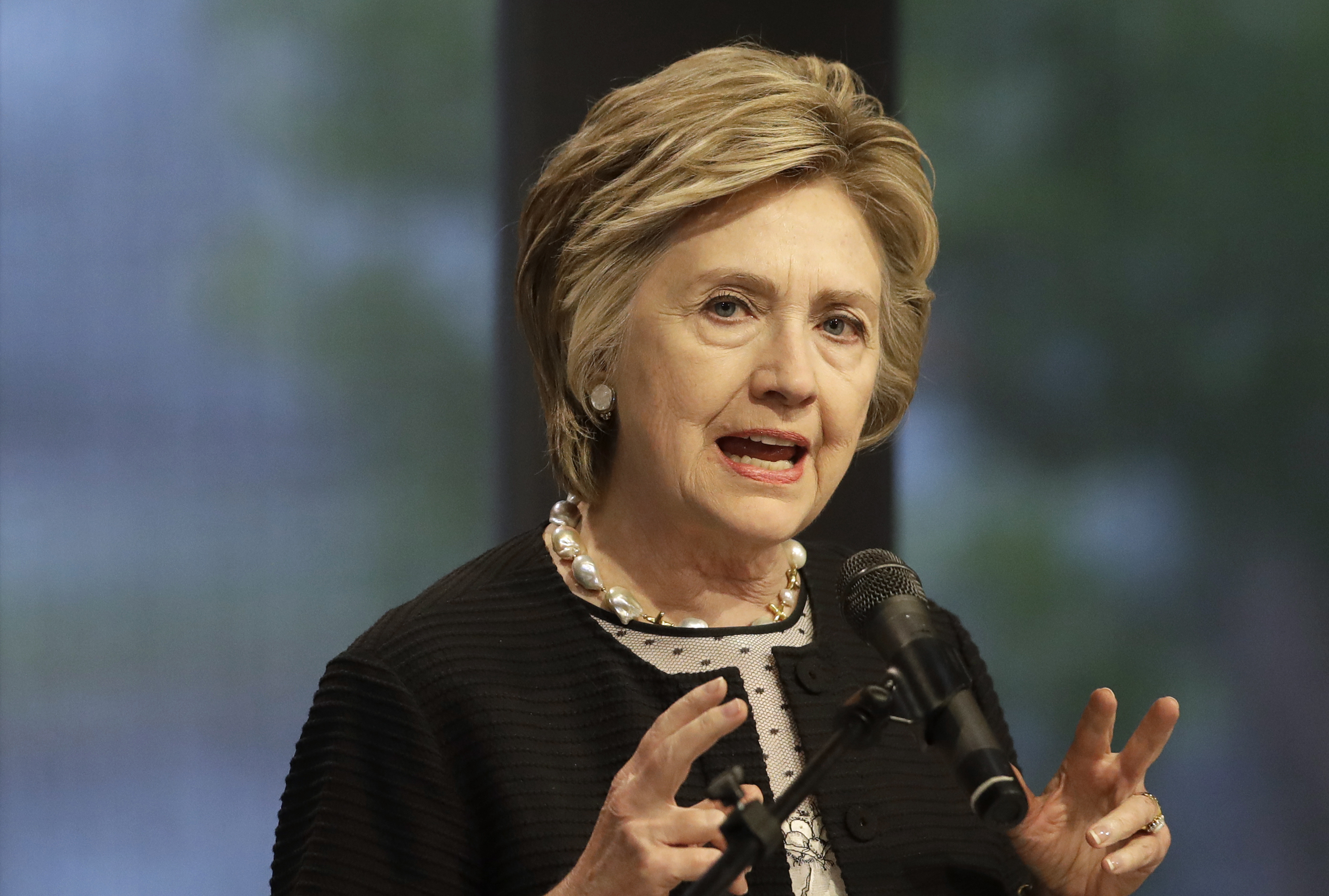 Los denunciantes alegan que se perjudicó a Hillary Clinton (AP, archivo)