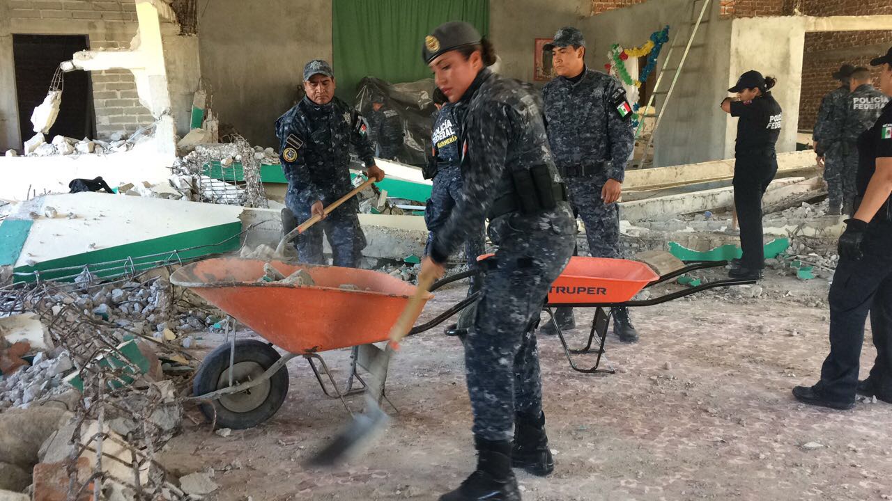oficiales gendarmeria colaboran damnificados chiapas demolicion
