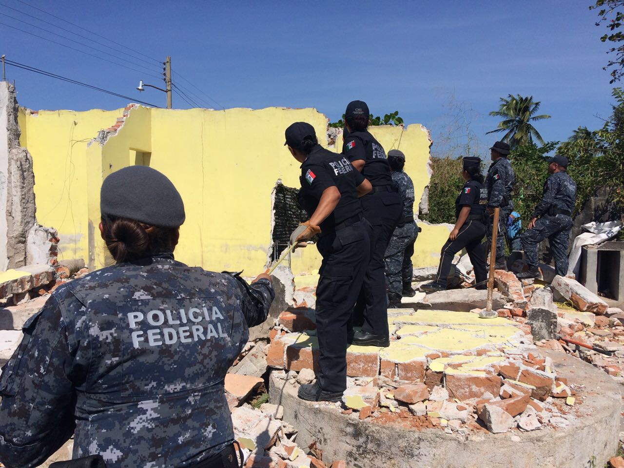 oficiales gendarmeria colaboran damnificados chiapas demolicion