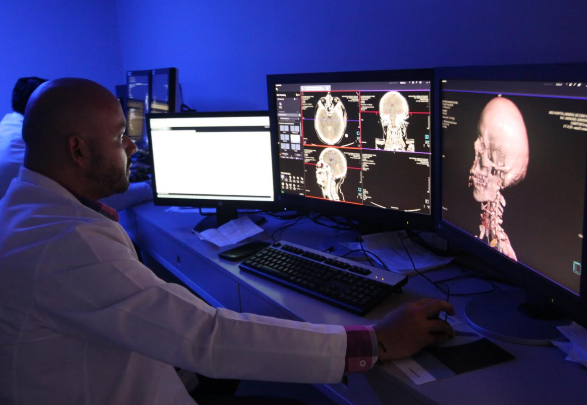 Médicos del IMSS operan tumores con mapeo cerebral y paciente despierto
