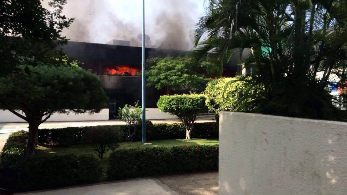 Detienen a 4 normalistas por incendio en oficinas educativas en Chiapas