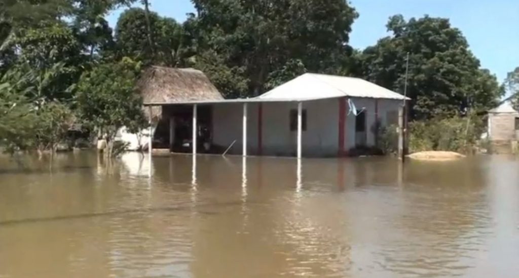 Inundaciones incomunican a comunidades de Hidalgotitlán, Veracruz