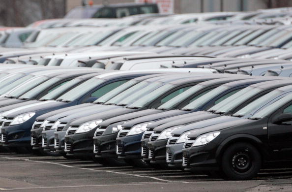 La compra de autos impulsa las ventas minoristas