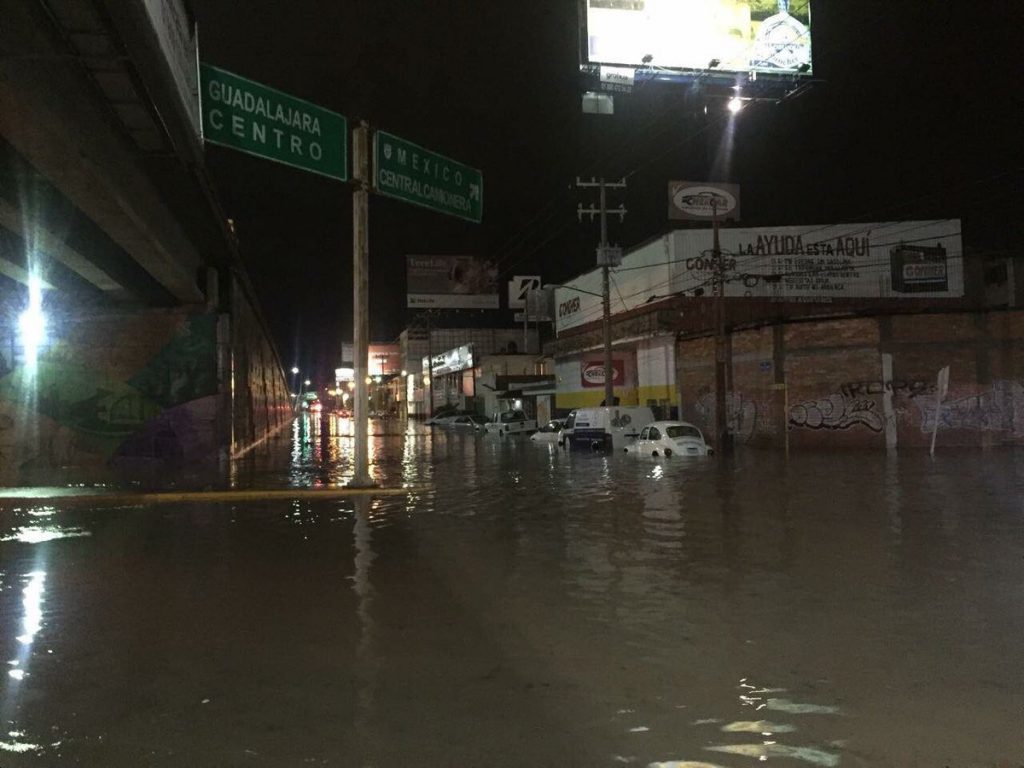 Lluvia deja encharcamientos en varias partes de San Luis Potosí