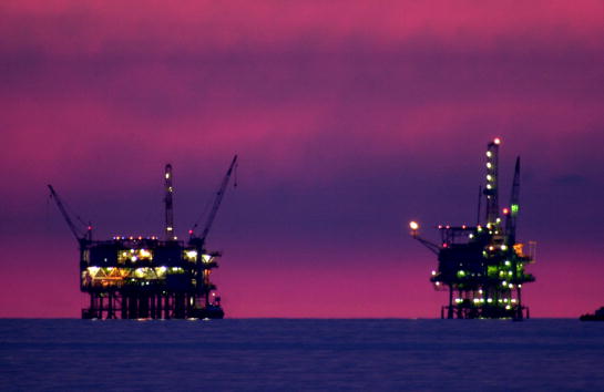 Los precios del petróleo son impulsados por señales de reequilibrio