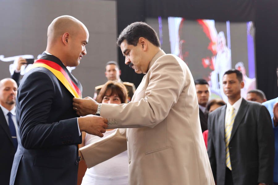 Maduro celebra triunfo oficialista bastión opositor Capriles